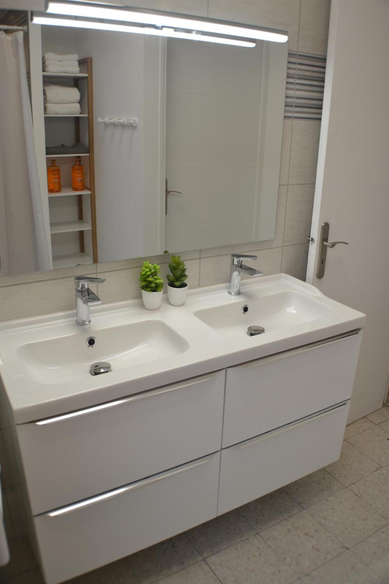 La Bulle Familles Clim, Wifi, Airport Shuttle,Tout A Pied Carcasona Exterior foto